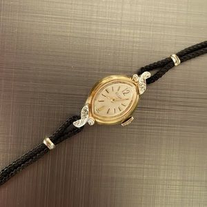 Vintage Ladies Elgin wristwatch 6” Manuel wind up